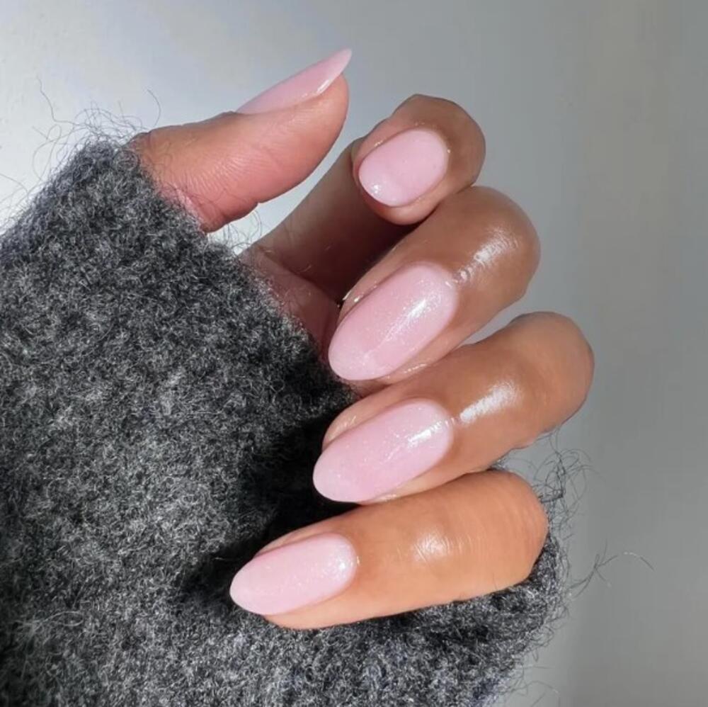 Roze nokti s nenapadnim sjajem