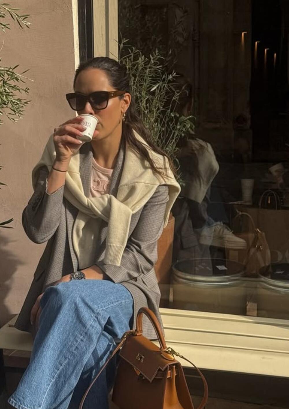 <p>Ana Ivanović još jednom je pokazala zašto važi za jednu od najbolje obučenih žena sa naših prostora. Teniserka izgleda bolje nego ikad, a njen osmeh od uha do uha šalje jasnu poruku - uživam, voljena sam, volim i srećna sam&nbsp;</p>