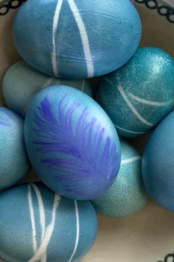 Kako ofarbati jaja crvenim kupusom? Jednostavna tehnika kojom ćete dobiti predivnu plavu nijansu bez kupovnih boja