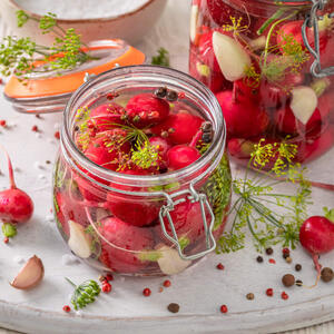 Najbolji recept za kisele rotkvice: Potrebna su vam samo 4 sastojka i imaćete najlepšu prolećnu salatu