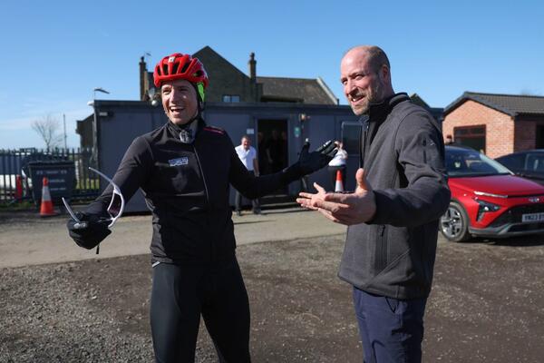 "Kraljevska zadnjica je radila punom parom": Budući kralj obukao uske pantalone i pokazao gluteus, žene su odušeljene