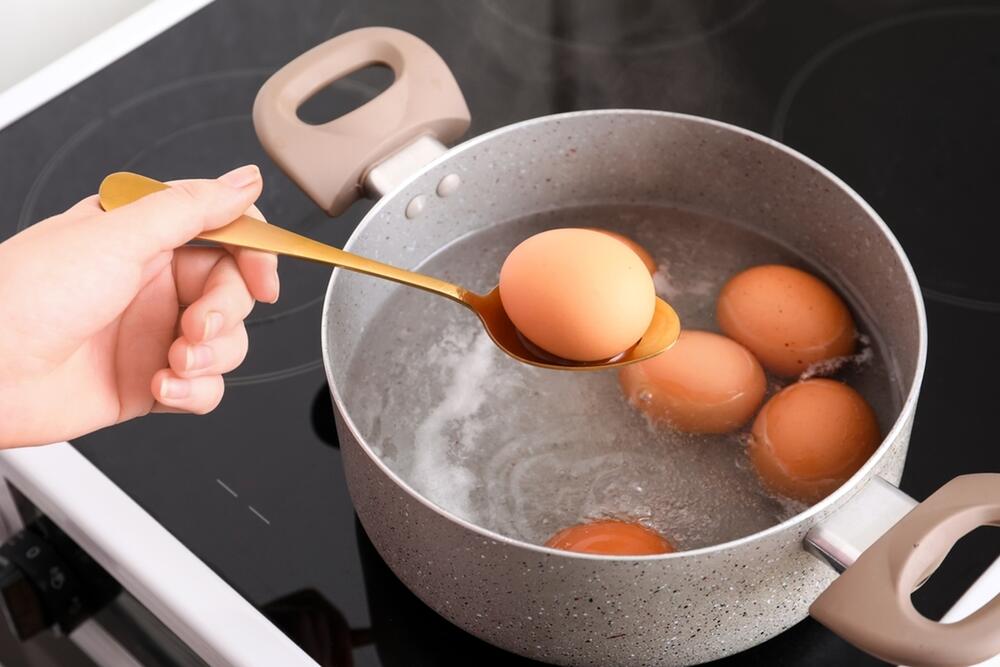 NA VELIKI PETAK SE FARBAJU JAJA 