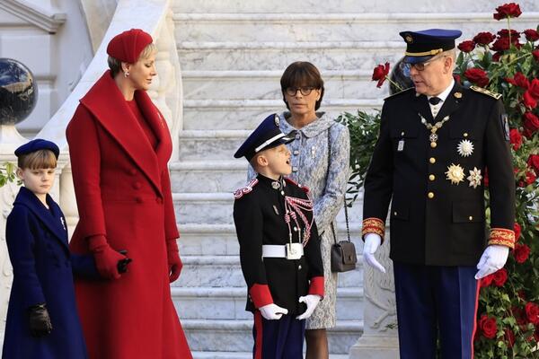 Zbog nove frizure futuristička haljina pala u drugi plan: Princeza Šarlin na Balu ruža pokazala koliko je moćna