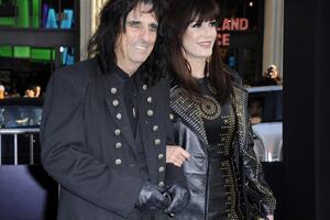 Upoznali se na sceni, borili se s porocima, razvodili: Najkontroverziji muzički par se venčao i napravio ZLATNU SVADBU