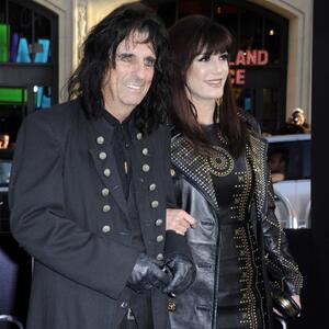 Upoznali se na sceni, borili se s porocima, razvodili: Najkontroverziji muzički par se venčao i napravio ZLATNU SVADBU