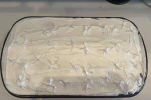 Domaća torta od sastojaka koji prete "da se pokvare": Najbrži kolač sa bananama bez pečenja sa dva kremasta fila