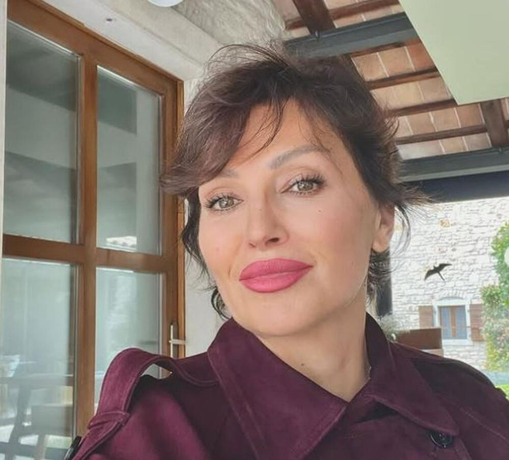 NINA BADRIĆ U MAGIČNOM IZDANJU KOJE OPČINJAVA VEĆ NA PRVI POGLED 