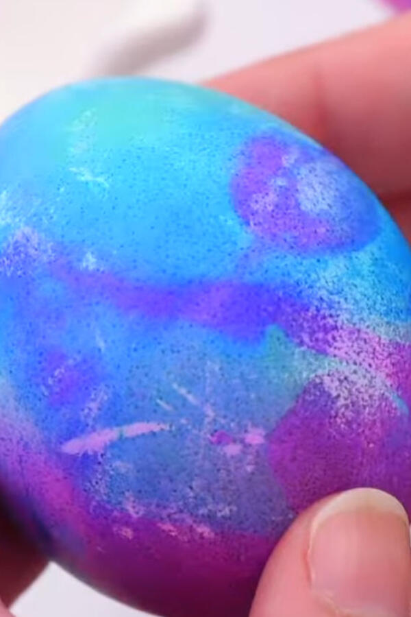 Kako ofarbati jaja sodom bikarbonom? Uz pomoć ove jednostavne tehnike, svako će biti pravo malo umetničko delo