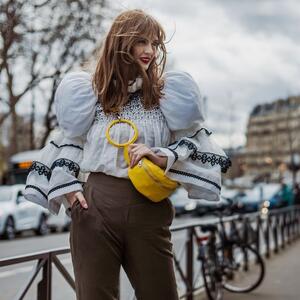 Trendi prolećne bluze ne moraju da budu skupe: 5 najmodernijih modela koji idu i uz farmerke i uz suknju