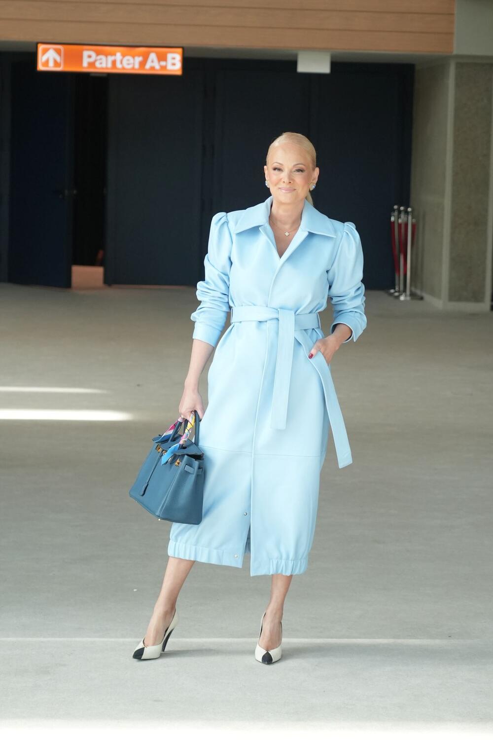 Ilda Šaulić u plavom stajlingu najavila koncert u Plavoj sali Centra 'Sava'