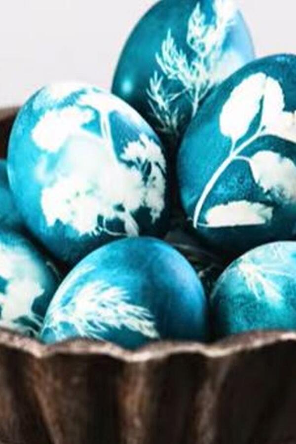 Kako ofarbati jaja u smaragdnozelenu prirodnim bojama? INFUZIJA za jaja od 3 sastojka daje efekat vredan divljenja