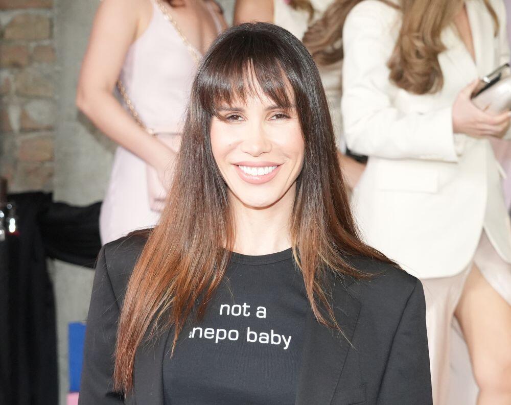 Nikolija Jovanović u majici s natpisom 'Not a nepo baby'