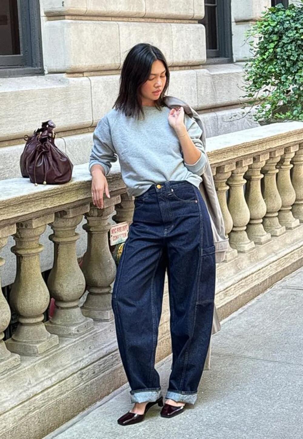 Barrel farmerke nisu klasične baggy pantalone, već podsećaju na spoj uskih i širokih farmerki