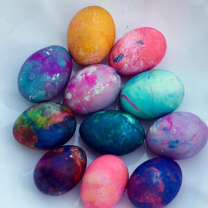 Kako se farbaju jaja šlagom? Brza i jednostavna tehnika pomoću koje ćete imati najdivnije šare