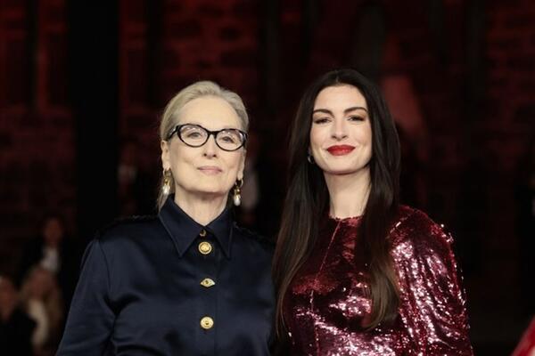 Mini-haljina & čizme iznad kolena: Modno izdanje En Hatevej zbog kojeg su svima popadale vilice