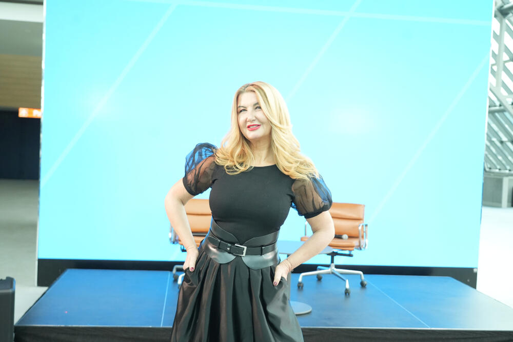 <p>U Sava Centru danas su se okupile poznate ličnosti kako bi podržali Ninu tokom promocije novog albuma i verujte bilo je mnogo toga što treba da vidite&nbsp;</p>