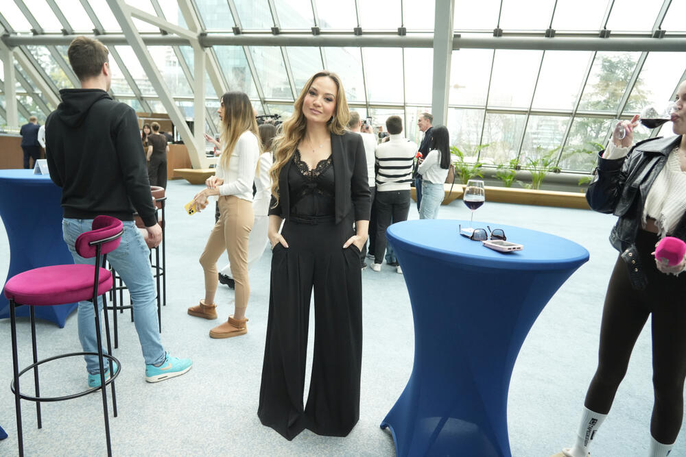 <p>U Sava Centru danas su se okupile poznate ličnosti kako bi podržali Ninu tokom promocije novog albuma i verujte bilo je mnogo toga što treba da vidite&nbsp;</p>