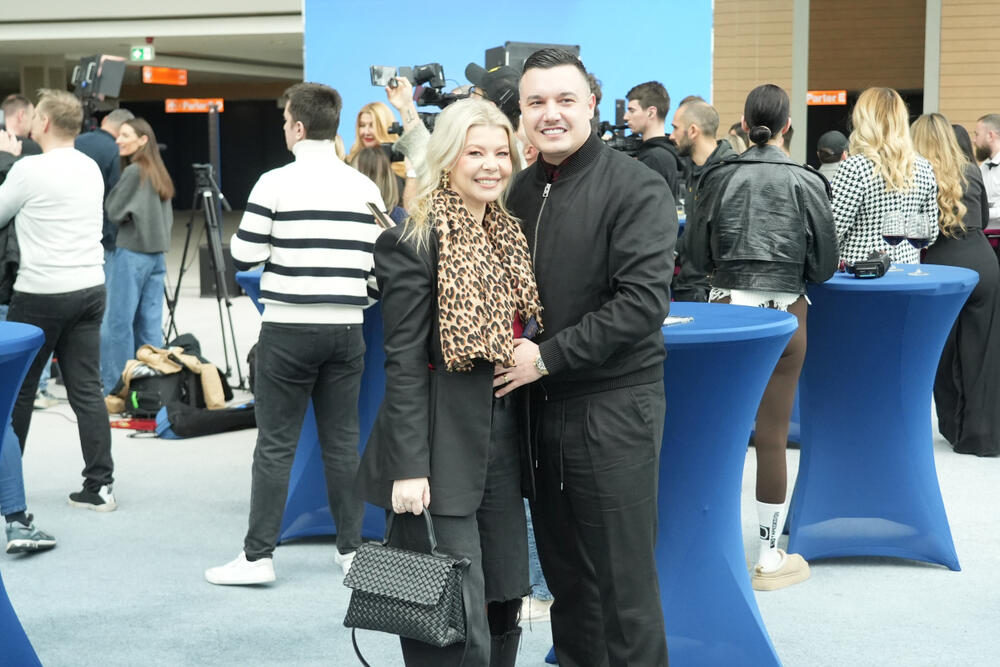 <p>U Sava Centru danas su se okupile poznate ličnosti kako bi podržali Ninu tokom promocije novog albuma i verujte bilo je mnogo toga što treba da vidite&nbsp;</p>