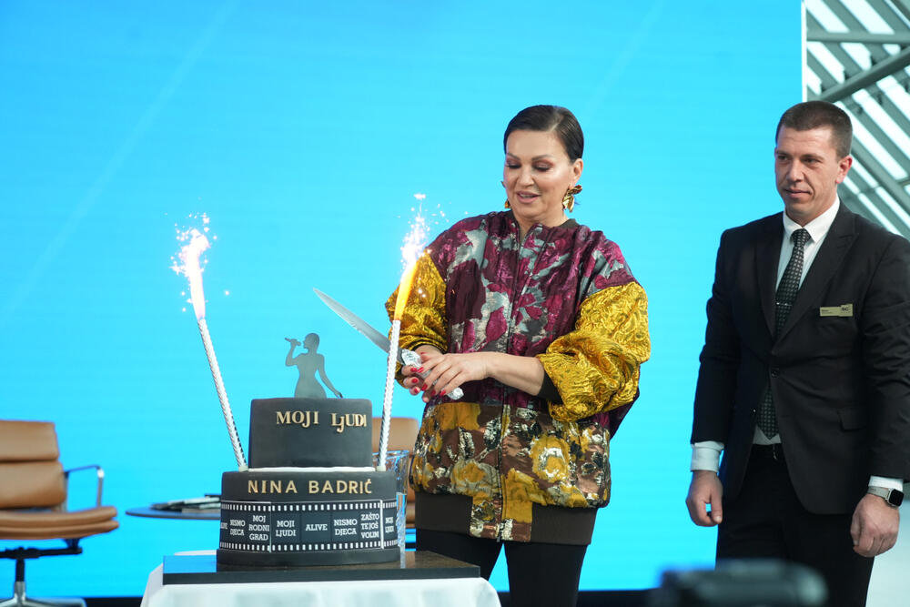 <p>U Sava Centru danas su se okupile poznate ličnosti kako bi podržali Ninu tokom promocije novog albuma i verujte bilo je mnogo toga što treba da vidite&nbsp;</p>