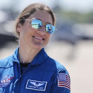 Jedina žena u posadi koja danas kreće put Meseca: Život joj je poput filma, a preživela je ono što ne bi ni superheroji