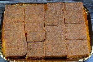 Manastirske medene kocke na vodi: Kolač za Uskršnji post kojem ćete se vraćati cele godine umuti se za 3 minuta