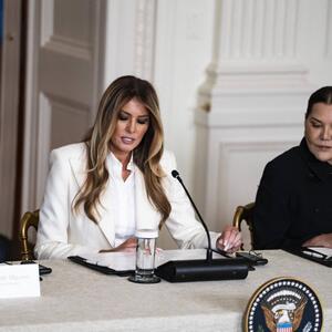 Tiha, moćna, vuče GLAVNE KONCE u kraljevskoj porodici: Ko je princeza koja se našla uz Melaniju Tramp u Beloj kući?