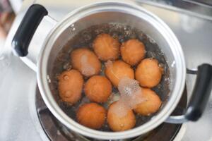 Kako da ih skuvate, a da nijedno ne pukne? 6 saveta za savršeno kuvana jaja