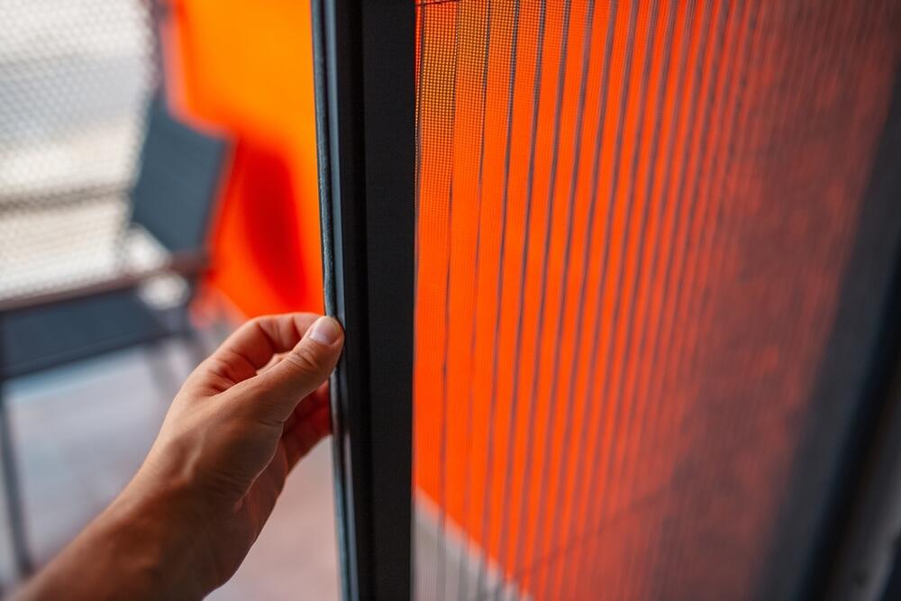 MREŽICU NA PROZORU MOŽETE LAKO OPRATI A PROZOR ĆE PROGLEDATI 