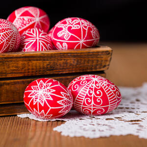 Najlepše RUSKE tehnike farbanja jaja: Detaljno uputstvo za KRAPANKE, DRAPANKE i PISANKE koja trpezu pretvaraju u magiju