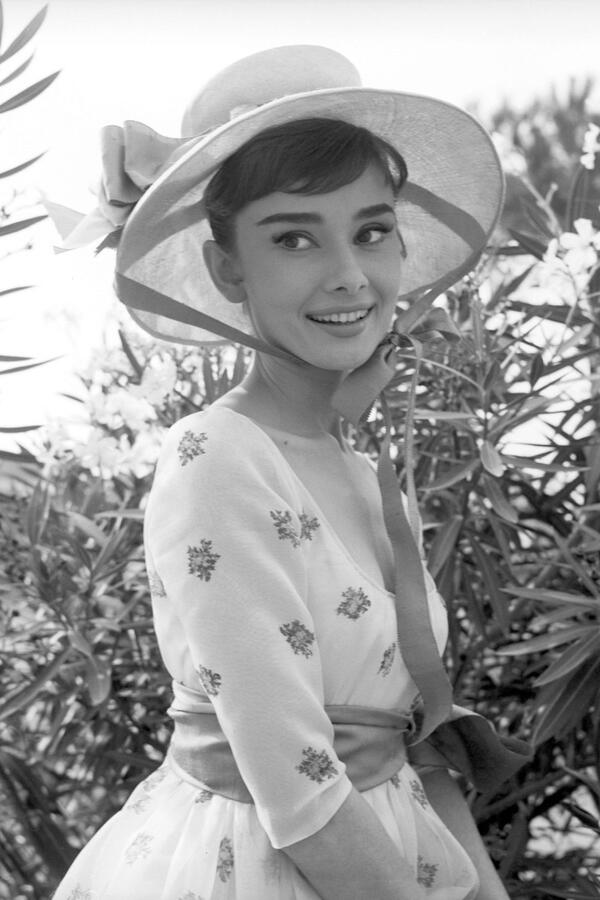 Umesto ruža i lala u njoj je gajila biljku jakog mirisa koju Srbi obožavaju: Bašta Odri Hepbern će vas iznenaditi