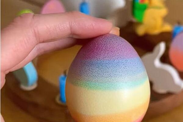 Jaja u bojama duge za 15 minuta u korpici: Najjednostavniji način da vam uskršnja trpeza bude još šarenija i lepša