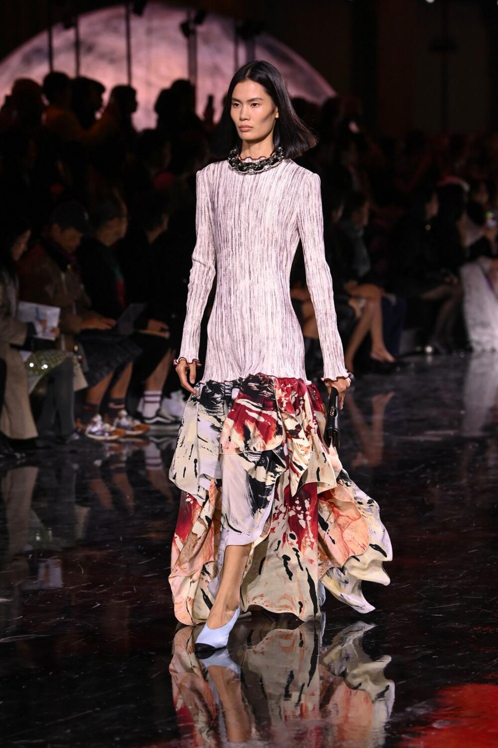 Chanel je u okviru kolekcije za proleće/leto 2026. predstavio više modela haljina spuštenog struka