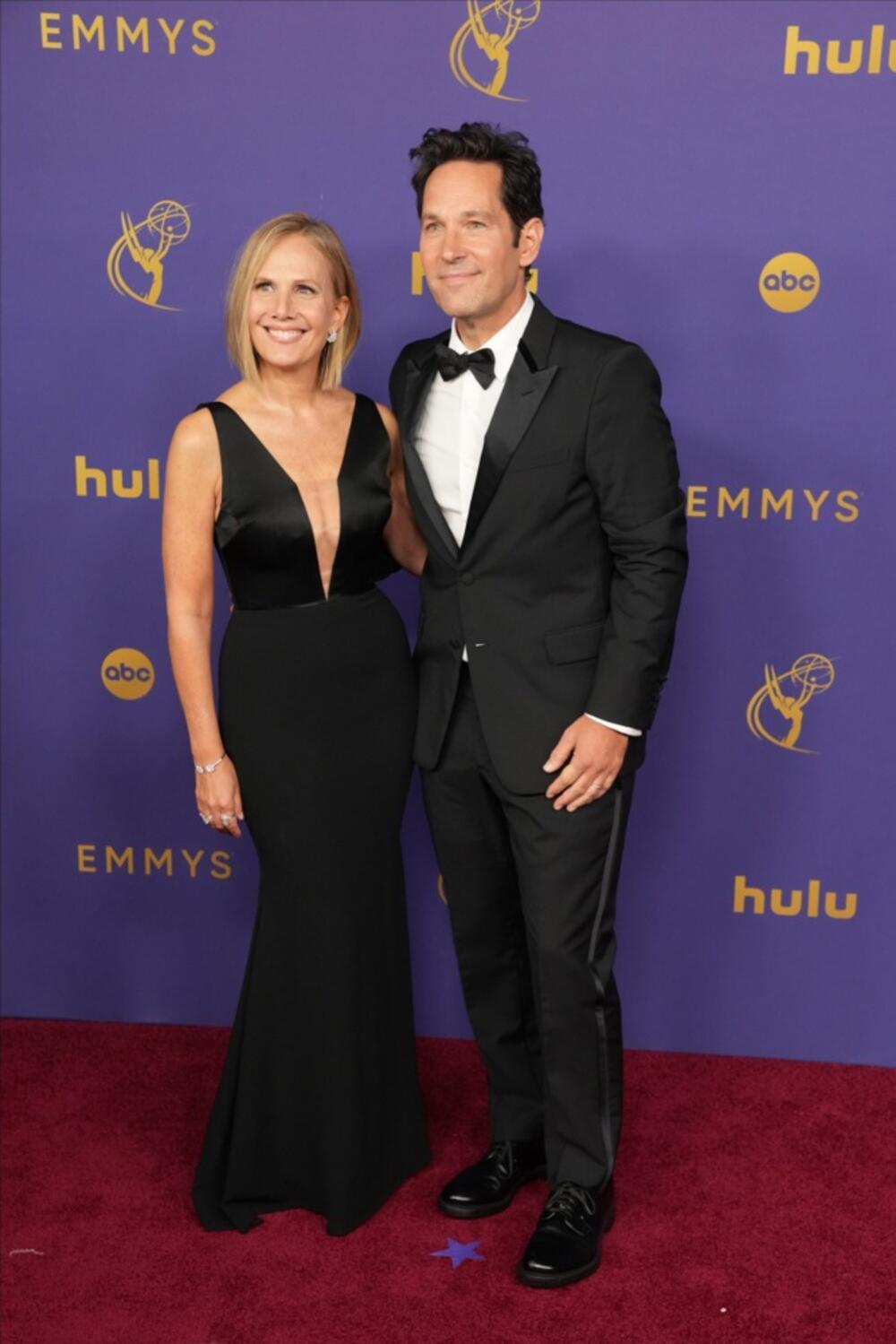 Pol Rad i Džuli Jeger 
Glumac je sreo današnju ženu sredinom devedesetih u kancelariji za odnose s javnošću u kojoj je radila. Kasnio je na audiciju, a ona mu je pomogla sa prtljagom. Taj slučajni susret prerastao je u vezu, a venčali su se 2003.