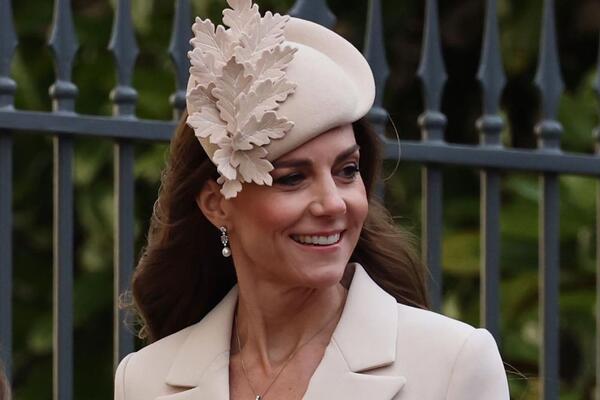 Donji deo ove fotografije je još jedan modni čas! Kejt Midlton i porodica tradicionalno obeležili Uskrs posle duge pauze