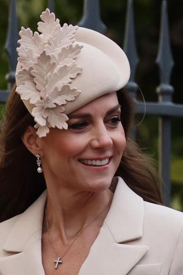 Donji deo ove fotografije je još jedan modni čas! Kejt Midlton i porodica tradicionalno obeležili Uskrs posle duge pauze