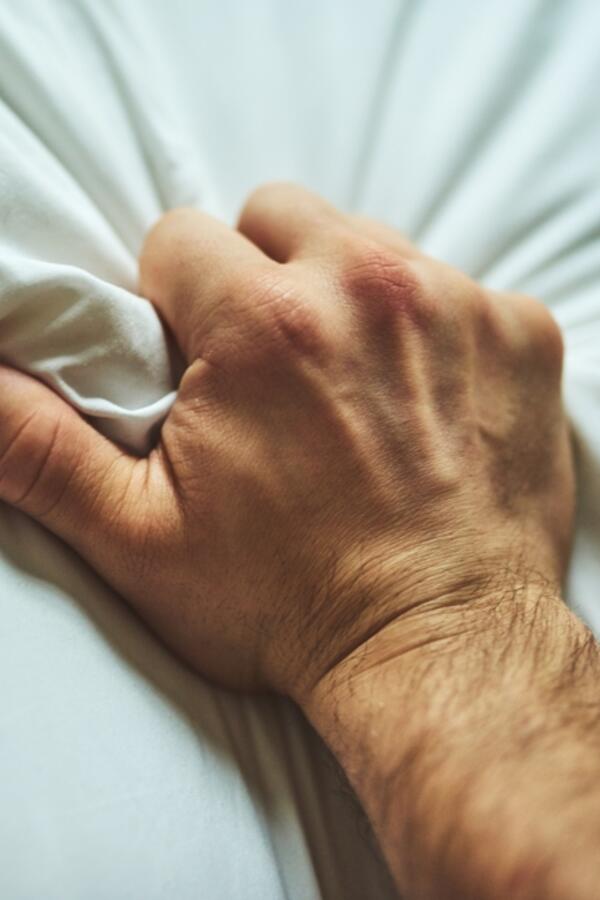 Jedan dodir i stiže najjači orgazam u životu! Otkrivena "prava muška G-tačka" i nikad ne biste pogodili gde se nalazi