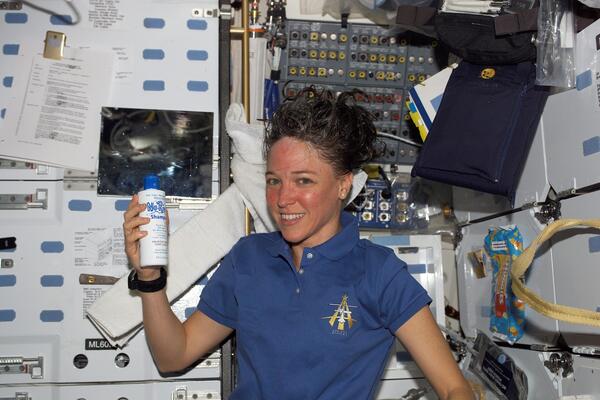 Stavila je pelene, naoružala se i krenula za rivalkom: Bizarna priča zaljubljene astronautkinje koja je izgubila sve