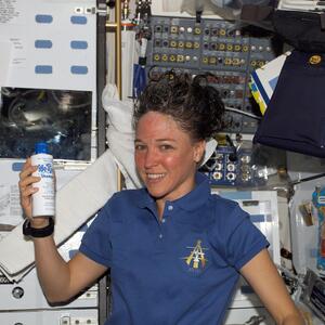 Stavila je pelene, naoružala se i krenula za rivalkom: Bizarna priča zaljubljene astronautkinje koja je izgubila sve