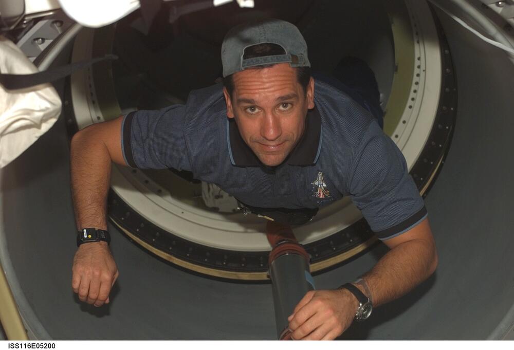 Astronaut Vilijam Ofelajn u svemiru