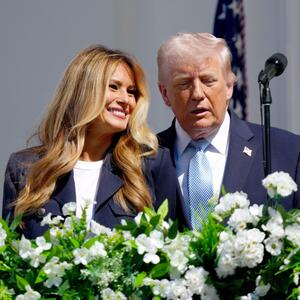 Toliko jednostavno da odmah možete da je iskopirate: Stajling Melanije Tramp koji vaja figuru i nosi se uvek i svuda