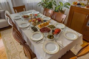 Predlog jelovnika za Veliki petak: Od pite i salate, preko ribe na više načina, do najukusnije cigaret baklave