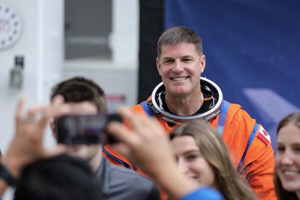 Kad su se sreli, rekao joj je da će biti astronaut: Pomislila je da je &ndash; lud, a sad se bukvalno vole do Meseca i nazad