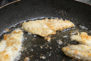 Koliko puta može da se koristi isto ulje za prženje? Evo kako da uživate u omiljenoj hrani, a ne ugrozite svoje zdravlje