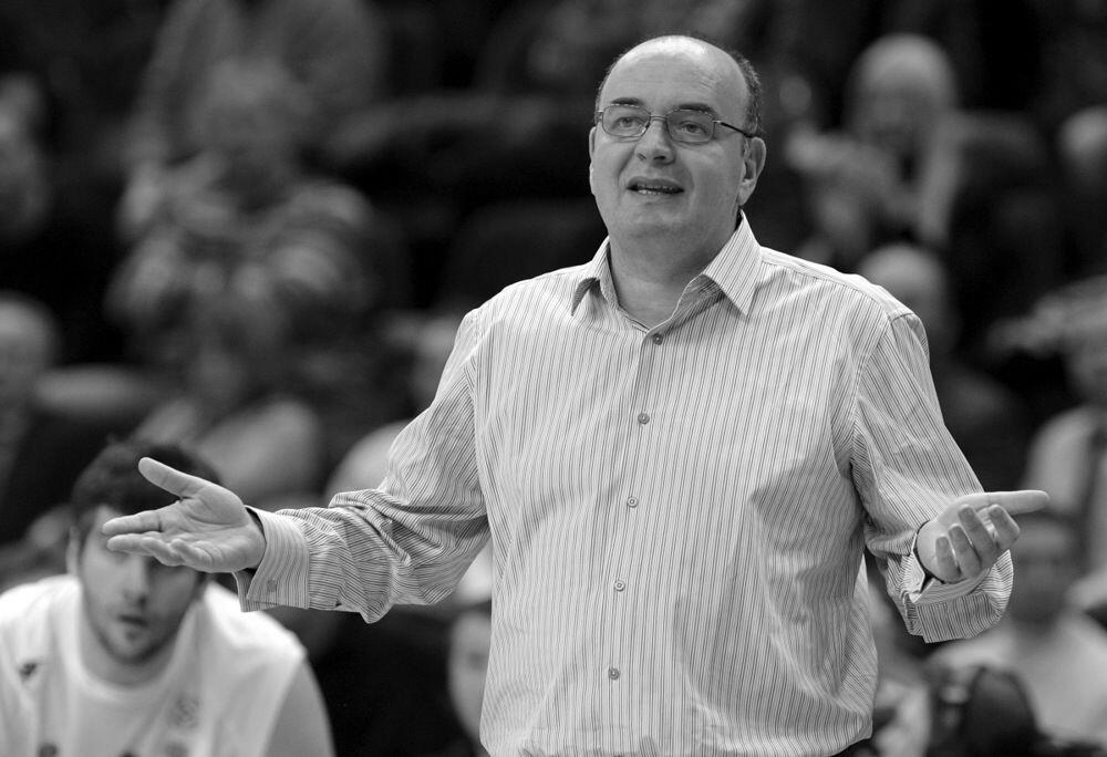 Legendarni trener Duško Vujošević preminuo je u 68. godini, javili su danas domaći mediji.