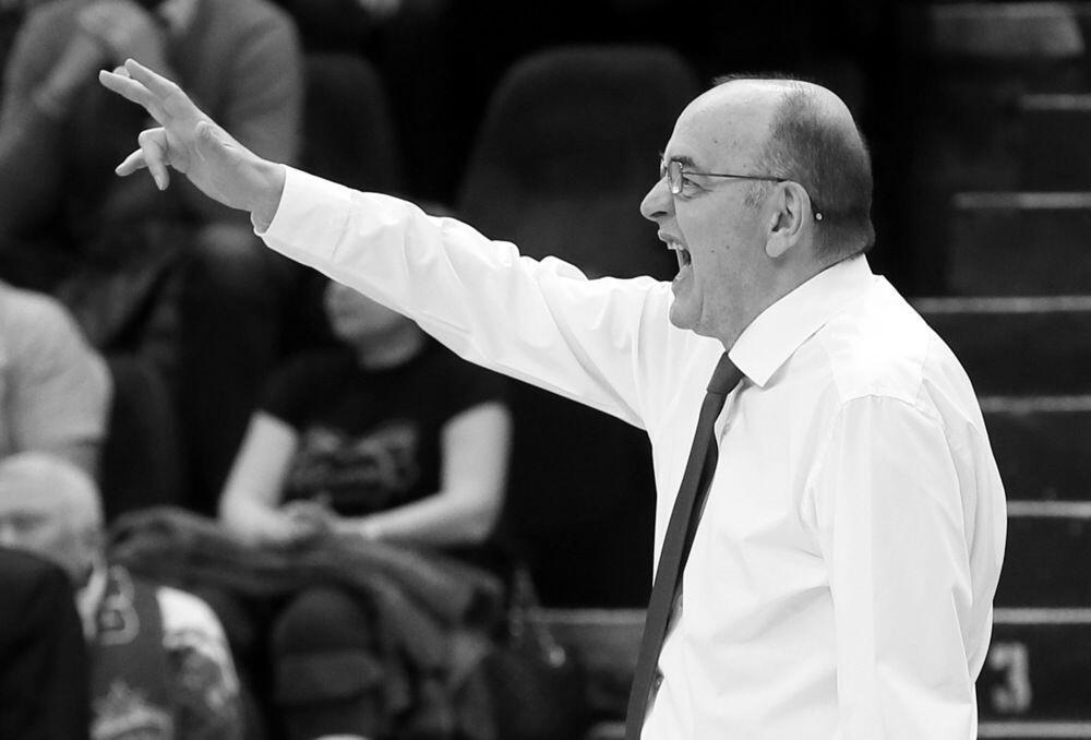 Legendarni trener Duško Vujošević preminuo je u 68. godini, javili su danas domaći mediji.