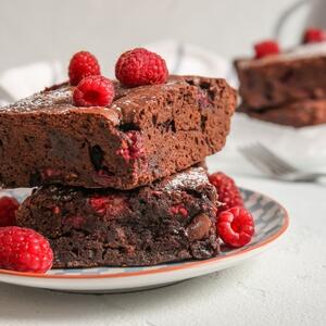 Niste još napravili dezert za Uskrs? Brz i jednostavan recept za sočan kolač "u zadnji čas" koji se topi u ustima