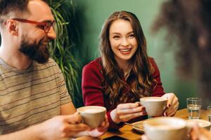 Da li žene zaista pričaju više nego muškarci? Nova studija dala konačan odgovor i on je zanimljiviji nego što očekujete