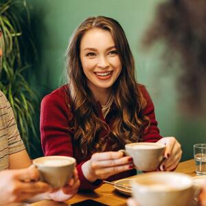 Da li žene zaista pričaju više nego muškarci? Nova studija dala konačan odgovor i on je zanimljiviji nego što očekujete