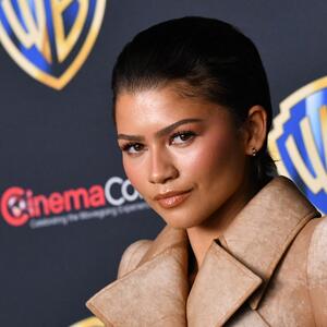 Boje peska, neobičnog kroja & tako moćan! Komplet koji je Zendeja juče nosila u Las Vegasu je ljubavno pismo "Dini"