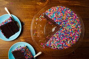 Sočan dezert iz jedne činije: Recept za čokoladnu tortu koja se sprema bukvalno za 15 minuta (MERA NA ŠOLJE)